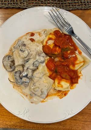 Una foto de Ravioles de ricota y tomates secos