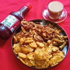 A picture of Potato,onion and chilli fritters.
