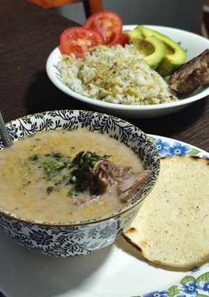 Una foto de Sopa de Guineo con Hueso de Res