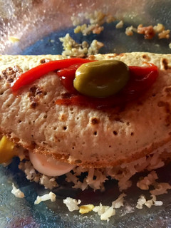 Una foto de Crepé relleno con jamón, huevo y arroz integral