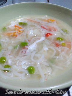 Una foto de Sopa de marisco estilo chino