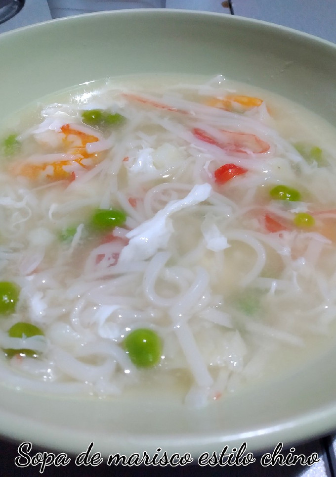 Una foto de Sopa de marisco estilo chino