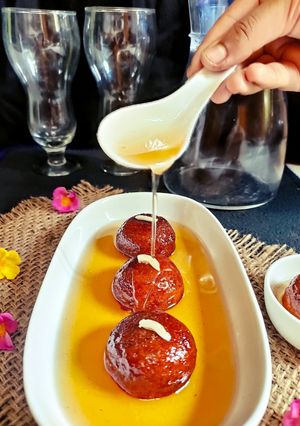 গুঁড়ো দুধের গোলাপজাম (Guro dudher golapjam recipe in bengali)) রেসিপির প্রধান ছবি