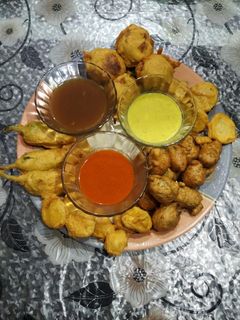 મિક્સ પકોડા (Mix Pakoda Recipe In Gujarati) રેસીપી મુખ્ય ફોટો