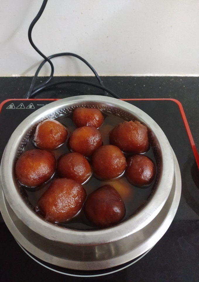 குலோப் ஜாமூன் மிக்ஸ் வித் வீட் குலோப் ஜாமூன்(gulab jamun recipe in tamil) செய்முறை முக்கிய புகைப்படம்