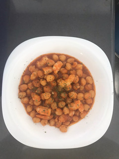 Una foto de Garbanzos con langostinos