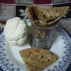A picture of फूल गोभी का परांठा.