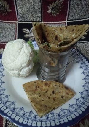 A picture of फूल गोभी का परांठा.