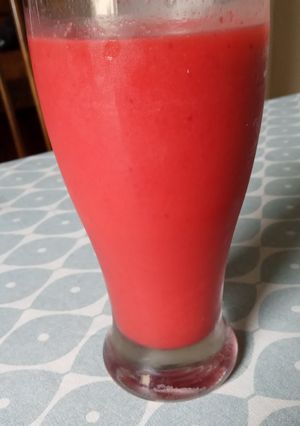 A picture of Lemon & Raspberry Refresher.