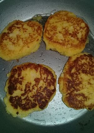 Una foto de Tortitas dulces de harina de maíz  (polenta) y coco rallado