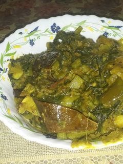 ইলিশ মাছের মাথা দিয়ে পুঁইশাক (illish maacher matha diye pui shaak recipe in Bengali) রেসিপির প্রধান ছবি