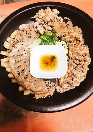 Hình của món Thịt ba chỉ luộc kiểu hàn보삼.