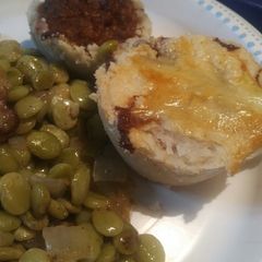 A picture of Cornbeef Pies.