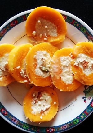 A picture of Stuffed mango kulfi.