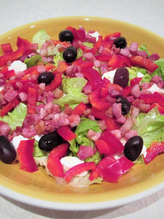 Una foto de Ensalada con beicon y olivas de Aragón