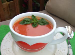 Foto principal de Sopa fría de hortalizas y frutas sin pan