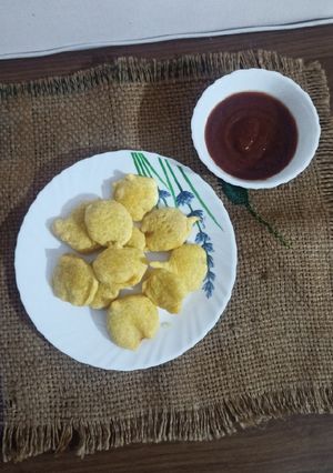 બટાકા ની ચિપ્સ ના ભજીયા (Potato Chips Bhajiya Recipe In Gujarati) રેસીપી મુખ્ય ફોટો