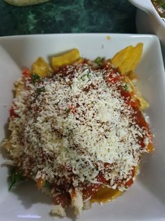 Una foto de Tajadas de plátano con carne molida..