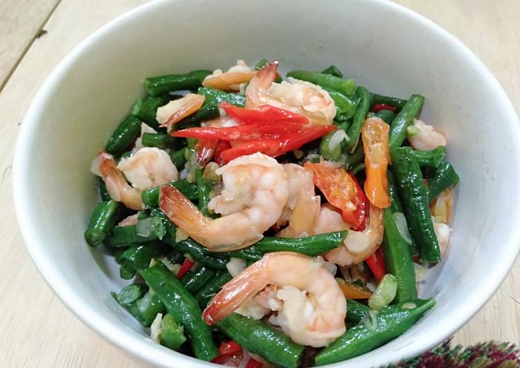 Tumis kacang panjang plus udang pedes