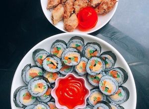 Hình của món Cơm cuộn sushi hàn quốc ạ.