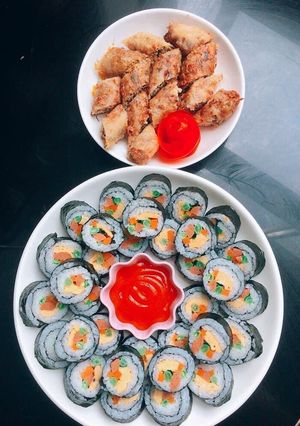 Hình của món Cơm cuộn sushi hàn quốc ạ.