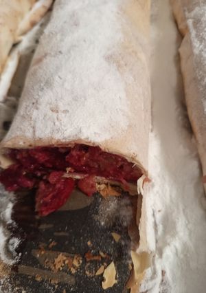 Egyszerű gyümölcsös (cseresznyés málnás datolyaszilvás) rétes recept fotója