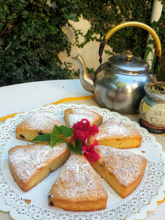 Una foto de Torta fácil de naranja (sin manteca)🍰🍊🍊