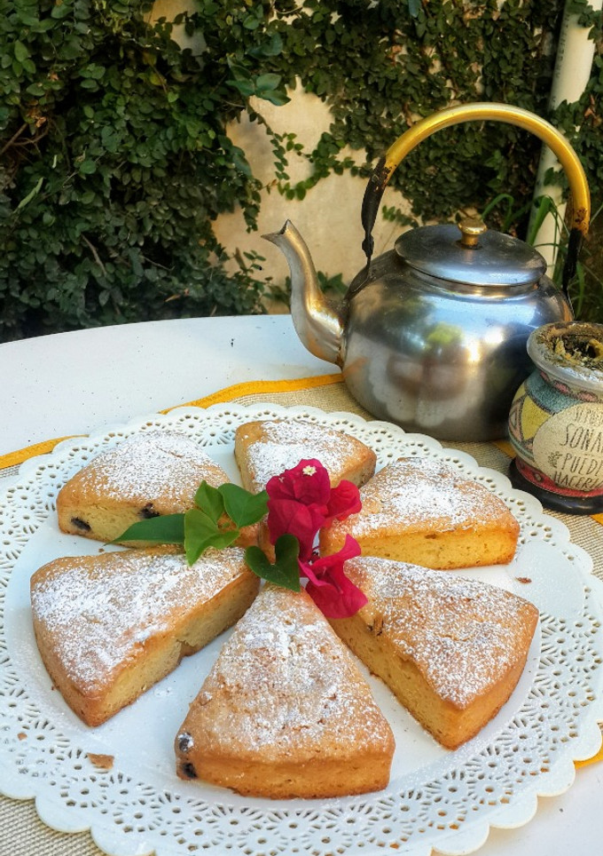 Una foto de Torta fácil de naranja (sin manteca)🍰🍊🍊