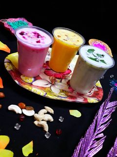 রঙিন ঠান্ডাই (Rangin Thandai recipe in bengali) রেসিপির প্রধান ছবি