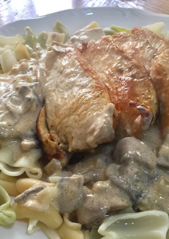 Una foto de Pechugas de Pollo sobre pasta al Chipotle  Sonorense