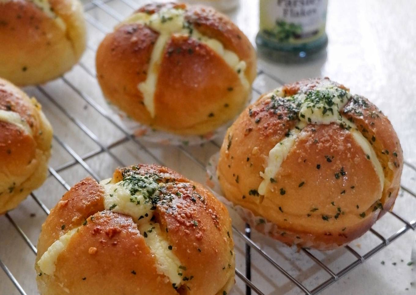 Korean Garlic Cream Cheese Bread