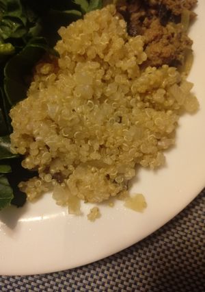 Una foto de Quinoa con champiñón