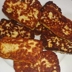 A picture of Fried Haloumi Cheese.