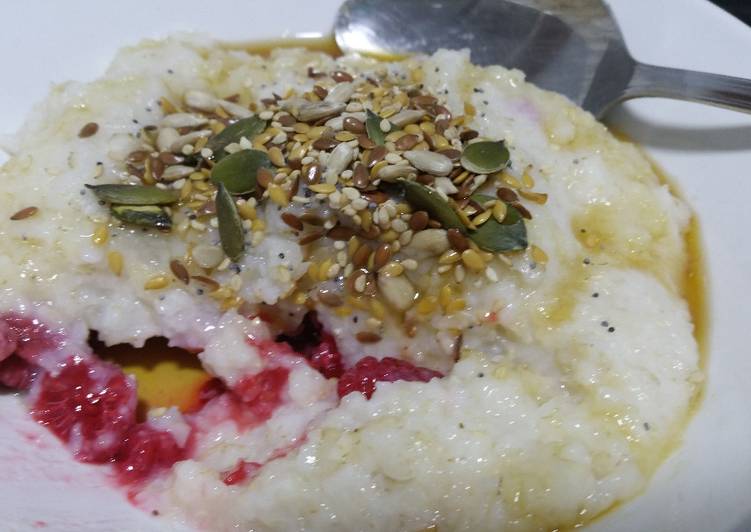 Brown rice porridge with frozen raspberries