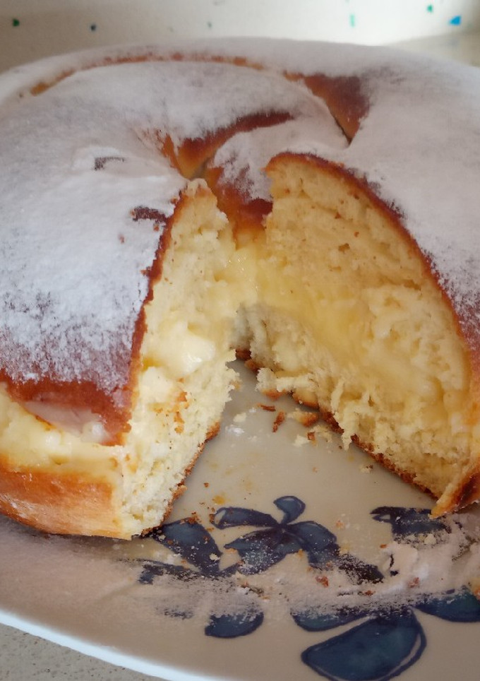Una foto de Ensaimada con crema pastelera 😍😍