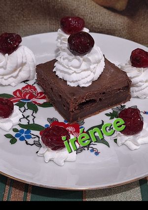 Étcsokoládés brownie meggyel 🍒🍫🍒🍫 recept fotója