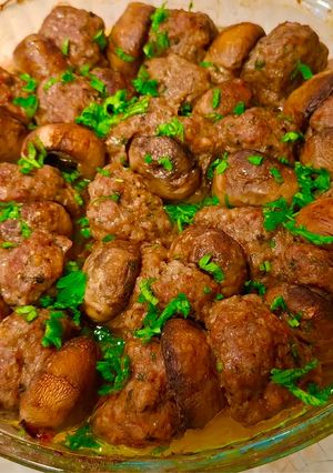 صورة لوصفة صينية كفتة اللحم مع الفطر (المشروم)بالفرن 🍖🍄‍🟫🍄‍🟫