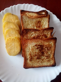 A picture of Toast mayai (French toast) & sweet potatoes.