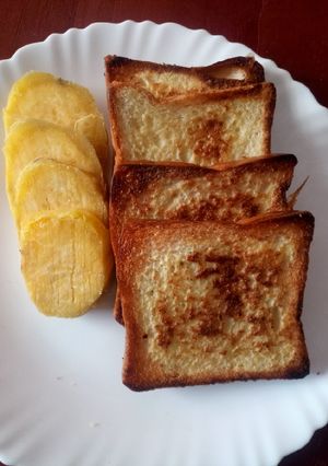 A picture of Toast mayai (French toast) & sweet potatoes.