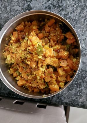A picture of Carrot poriyal.