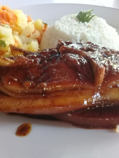 Una foto de Costillas de cerdo a la cola