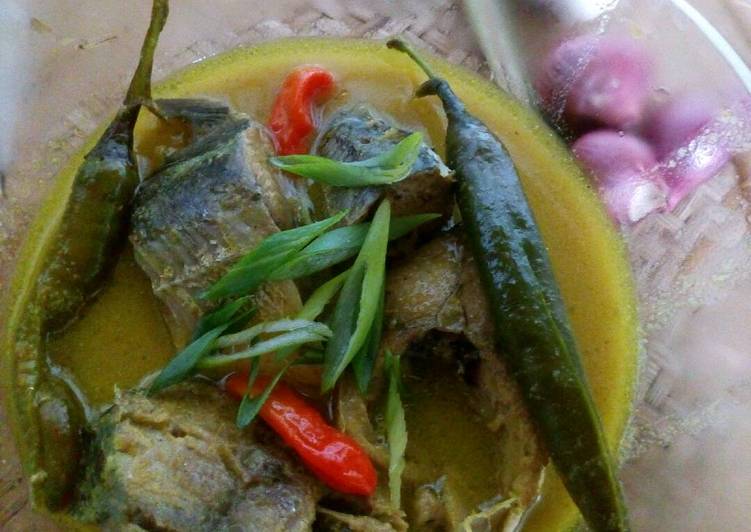 Tongkol kuah kuning (gulai tongkol)