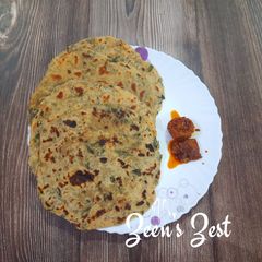 A picture of Drumstick Leaves Parathas.