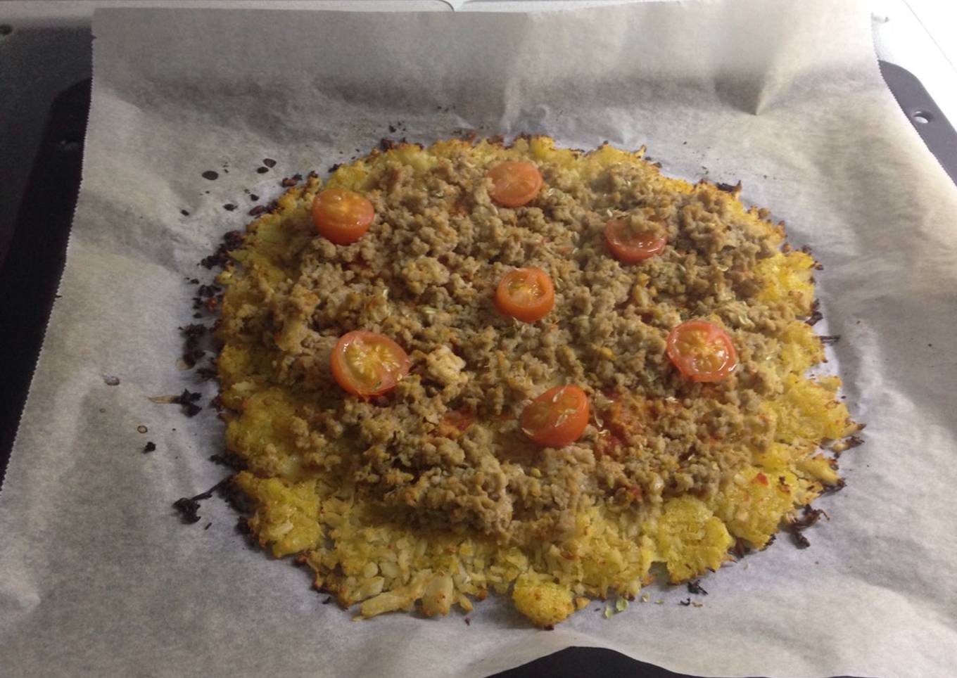 Pizza de coliflor con carne picada de pollo