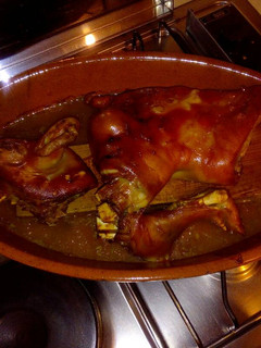 Una foto de Cochinillo asado segoviano