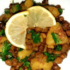 A picture of Black chickpea with potatoes(kaale chana aloo).