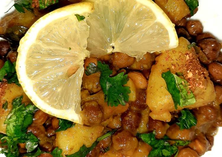 Black chickpea with potatoes(kaale chana aloo)