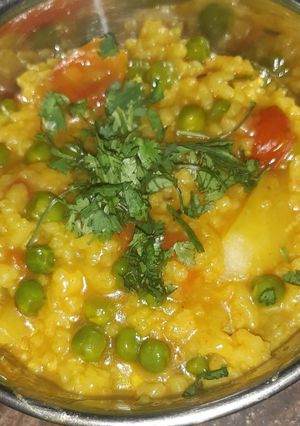 चावल खिचड़ी (chawal khichdi recipe in Hindi) रेसिपी मुख्य फोटो
