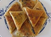 Une photo de samoussa légume fromage