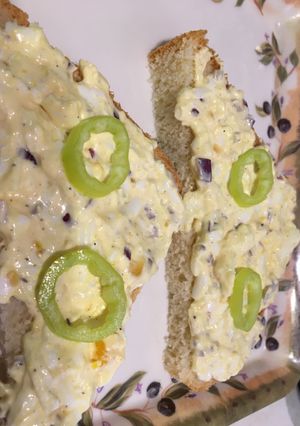 Lilahagymás tojáskrém recept fotója